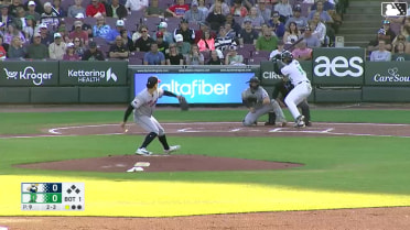 Alfredo Duno crushes his fourth homer of the year