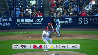 D'Andre Smith doubles (5) on a sharp line drive to center fielder Pedro León. Jose Ramos scores.