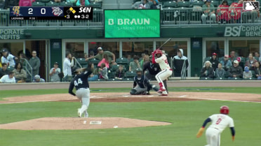 Bryan De La Cruz homers (8) on a fly ball to left field. Steward Berroa scores. Felix Reyes scores.