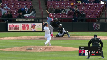 Tai Peete doubles (5) on a sharp line drive to right fielder Luis Castillo. Won-Bin Cho scores.