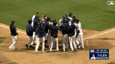 Tyler Naquin smashes a walk-off home run to center 