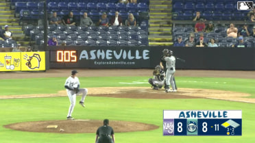 Jeral Perez doubles (2) on a fly ball to center fielder Caden Powell. Kyle Lodise scores.