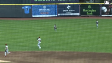 Jonah Advincula homers (1) on a fly ball to right field. Wuilfredo Antunez scores.
