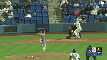 Jaron Elkins triples (3) on a sharp fly ball to center fielder Pedro Catuy. Kellon Lindsey scores.