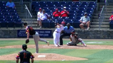 Eli Willits' first pro homer is an inside-the-parker 