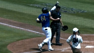 Ralphy Velazquez collects two home runs