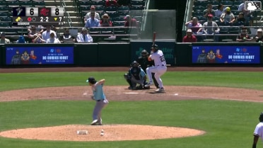 Jake Holton doubles (4) on a sharp line drive to left fielder CJ Alexander. Grant McCray scores. Osleivis Basabe scores.