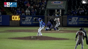 Davis Diaz homers (3) on a fly ball to left field. Rodney Green Jr. scores. Bobby Boser scores.
