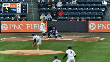 Jonah Tong In play, run(s) to Oswaldo Cabrera