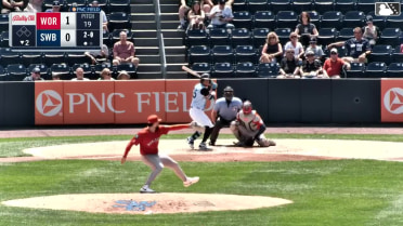 Oswaldo Cabrera homers (10) on a fly ball to right field.