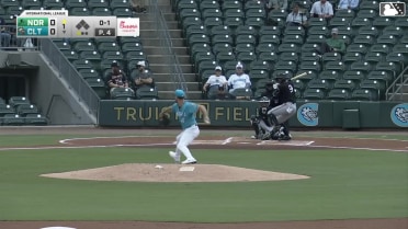 Luis Vázquez homers (3) on a line drive to left field.