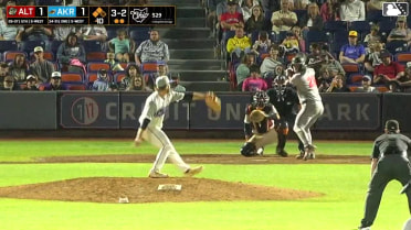 Derek Berg doubles (7) on a line drive to left fielder Wuilfredo Antunez. Will Taylor scores. Duce Gourson scores.
