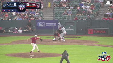 Mairoshendrick Martinus triples (7) on a sharp line drive to left fielder Yeiker Reyes. Jaron Elkins scores.
