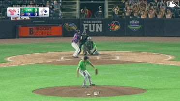 Cal Stevenson doubles (4) on a sharp fly ball to right fielder Patrick Clohisy. Trei Cruz scores.