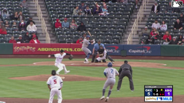 Noah Miller homers (2) on a fly ball to right field. Austin Gauthier scores.