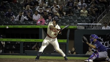 Thach Drives Grizzlies to 5th Straight Win