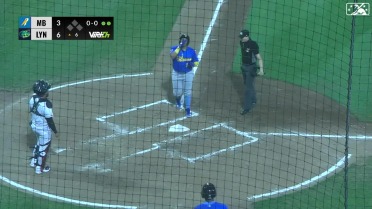 Moisés Ballesteros hits his first home run in the 6th