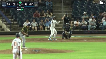 Leo De Vries singles on a sharp line drive to center fielder Kai Roberts. Jared Dickey scores.