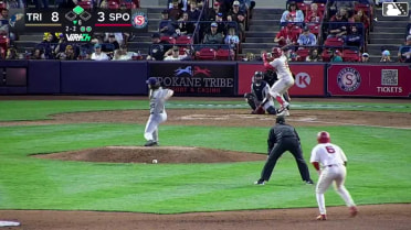 Alan Espinal hits a ground-rule double (3) on a fly ball down the left-field line. Roynier Hernandez scores.