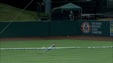 Andrew Pinckney's unbelievable diving catch