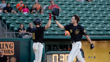 Four homers clinch 2nd half for Grizzlies in 12-6 dub over Giants