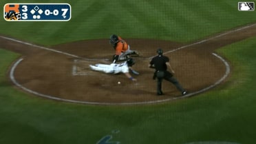 Travis Bazzana steals home
