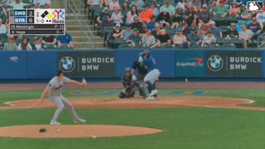 Onix Vega homers (1) on a fly ball to left center field. Yonny Hernández scores.