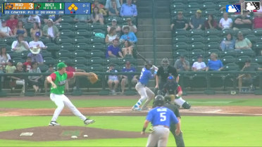 Leo De Vries singles on a sharp line drive to center fielder Carson Roccaforte. Cameron Leary scores. Brennan Milone scores. Devin Taylor to 2nd.