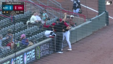 Viandel Pena's leaping catch into the netting