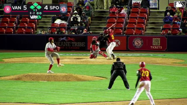 Juan Castillo singles on a soft line drive to center fielder Alexis Hernandez. Kelvin Hidalgo scores. Kevin Fitzer scores.