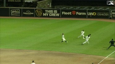 Martinez's over-the-shoulder grab for Wisconsin