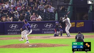 Rece Hinds doubles (10) on a sharp line drive to center fielder Daz Cameron. Luis Vázquez scores. Enrique Bradfield Jr. scores.