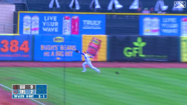 Owen Caissie makes incredible grab in left field