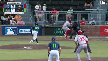 Wuilfredo Antunez singles on a line drive to center fielder Paxton Kling. Nathan Humphreys scores.