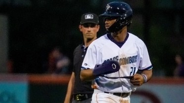 León's Go-Ahead Home Run Gives Space Cowboys 6-5 Victory