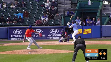 Ofreidy Gómez Ball to William Simoneit