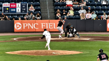 Mikey Romero homers (3) on a fly ball to left field. Vinny Capra scores.