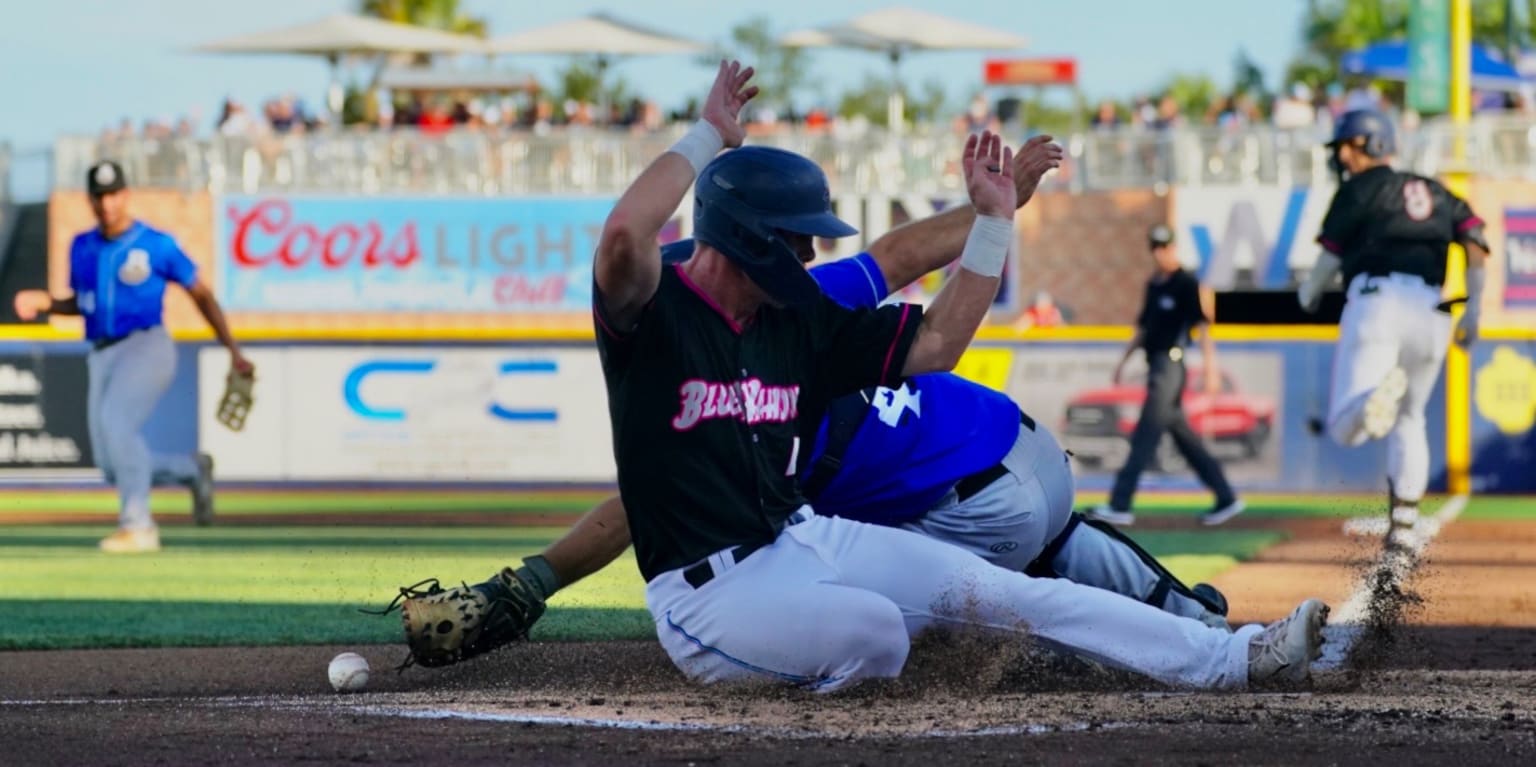 Wahoos Fall Short To Shuckers In Saturday Slugfest 