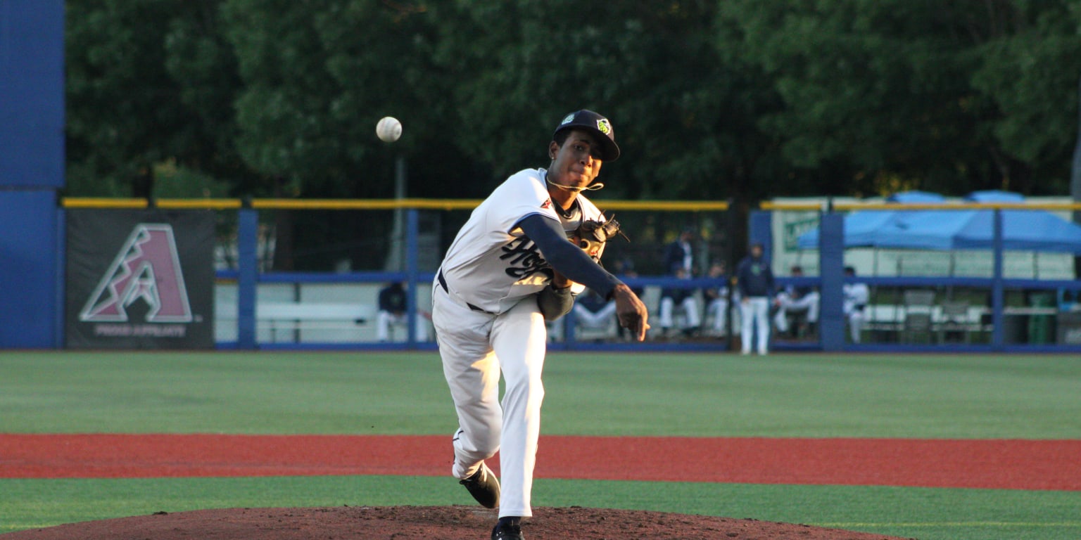 Emeralds Bats Explode for 9 Runs in Win vs Everett