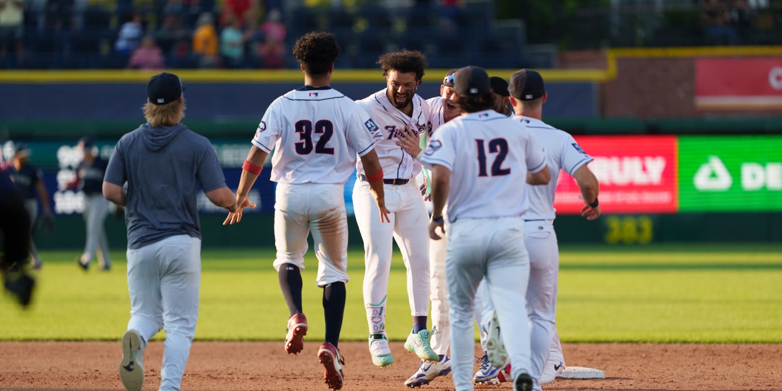 Perez Walk-Off Highlights Cats' Saturday Twinbill Split