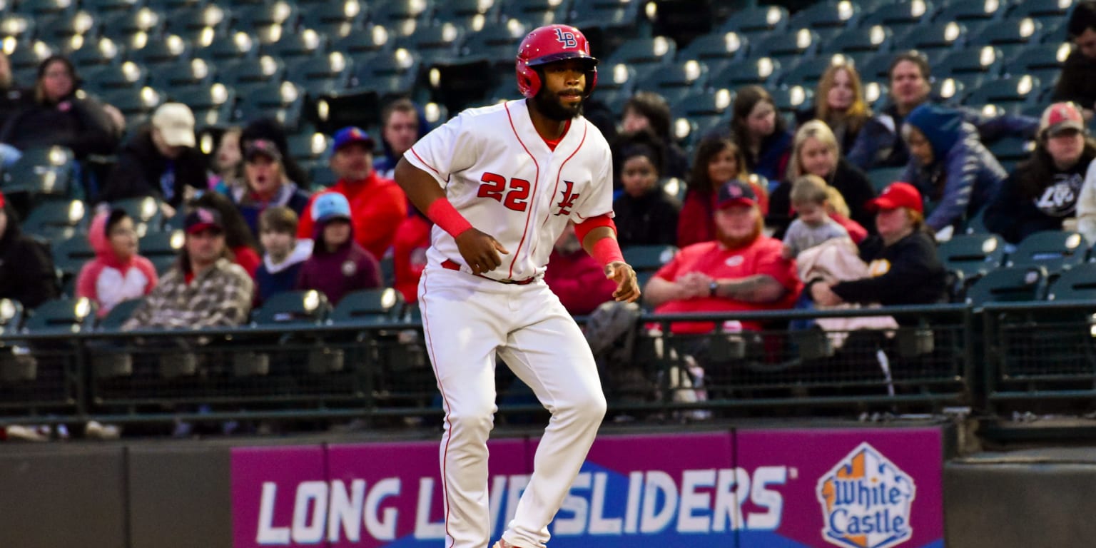 Votto hits 2 more homers as Reds roll past Cubs 7-4