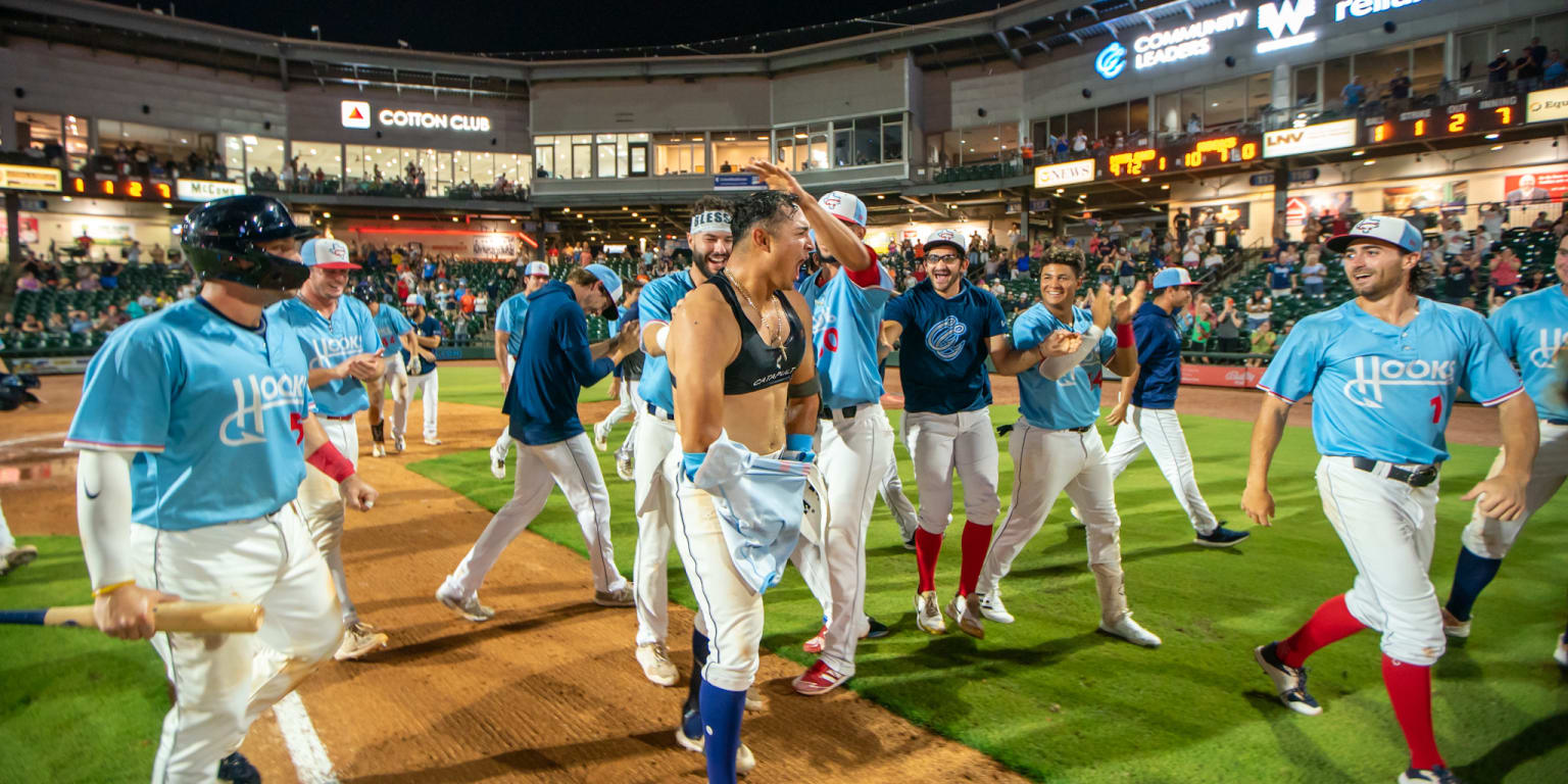 Hooks Score Sixth in Seventh to Sweep Twin Bill