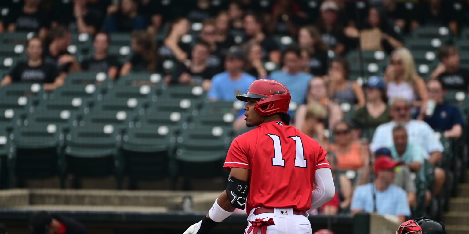 Christian Encarnacion-Strand Cincinnati Reds Men's Red Base Runner