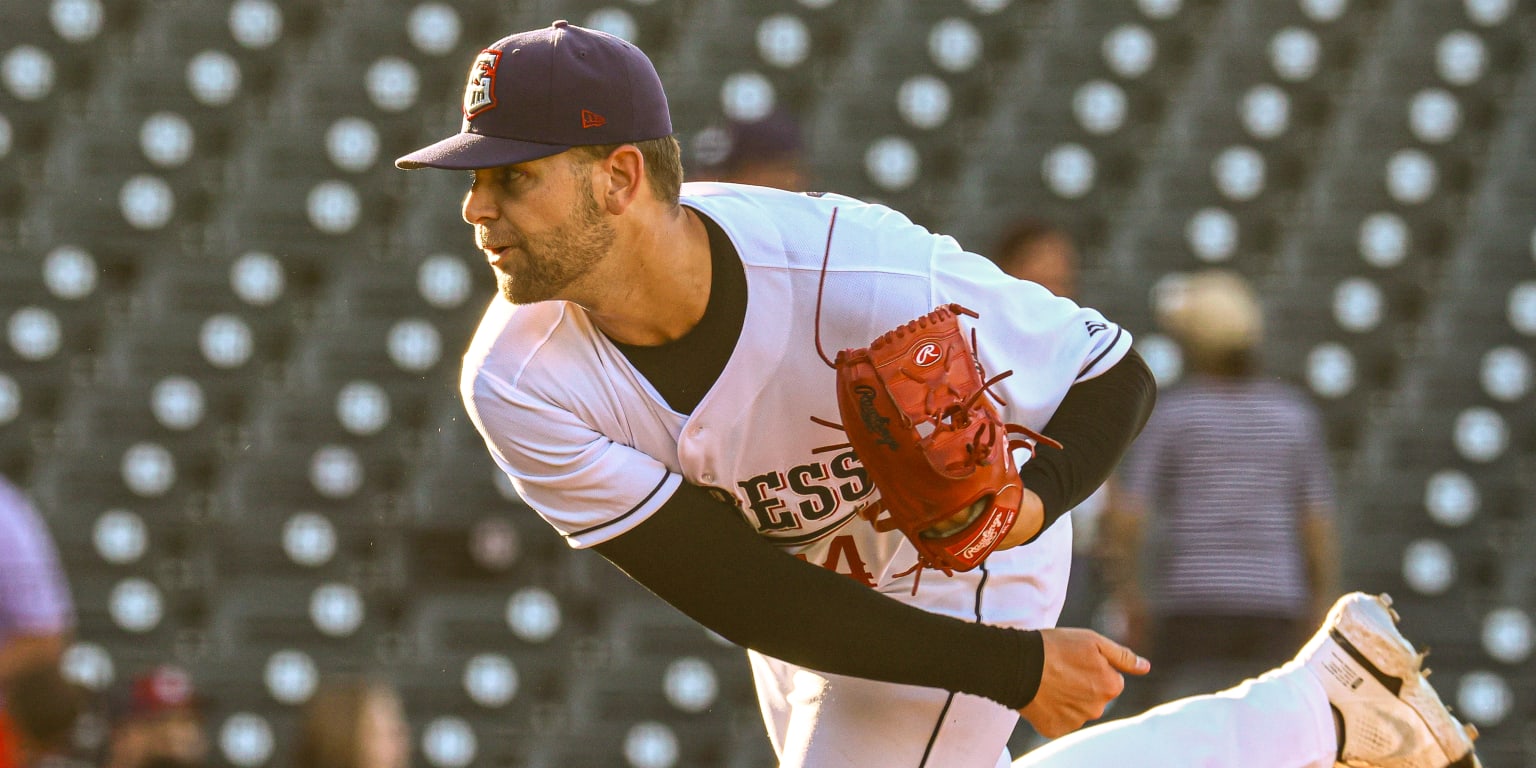 Chihuahuas fall in game one at Round Rock, 8-3