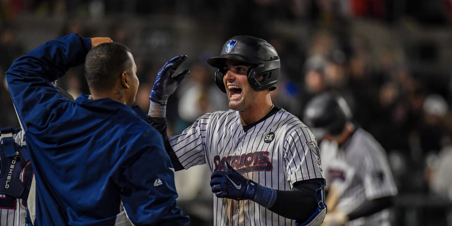 Jung's Grand Slam Sparks Rangers to Rout the Yankees