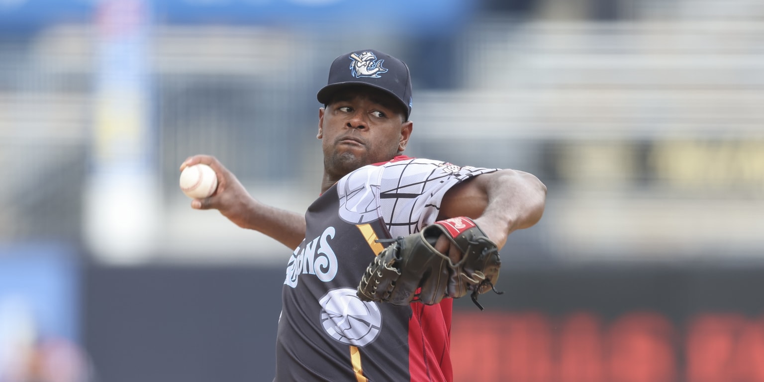 Tampa Tarpons pitcher Justin Lange (20) during an MiLB Florida State League  baseball game against the Lakeland Flying Tigers on April 9, 2023 at George  M. Steinbrenner Field in Tampa, Florida. (Mike