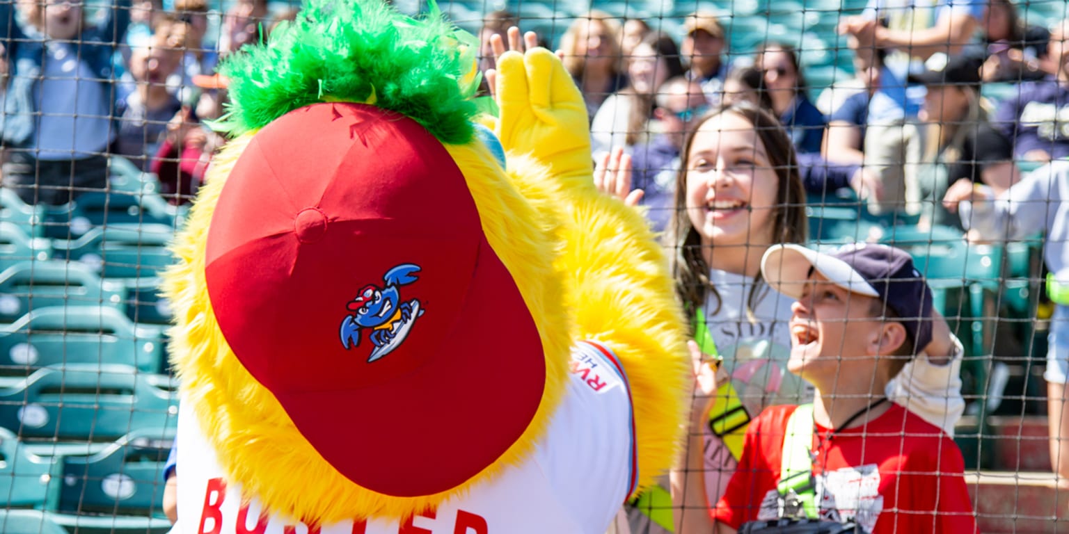 2022 Jersey Shore BlueClaws (High A-Philadelphia Phillies) Buster (mascot)