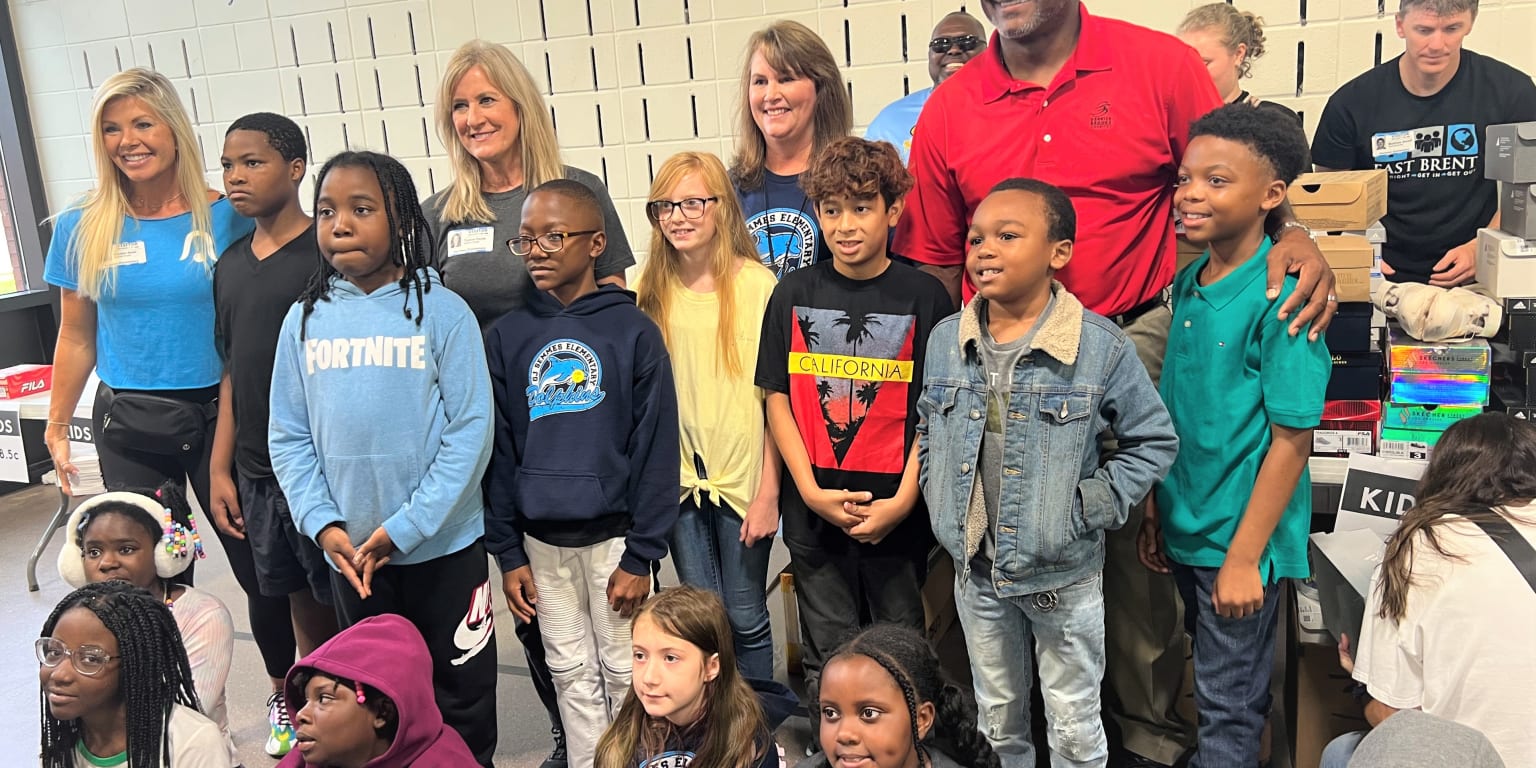 Community Champion Award  Derrick Brooks Charities