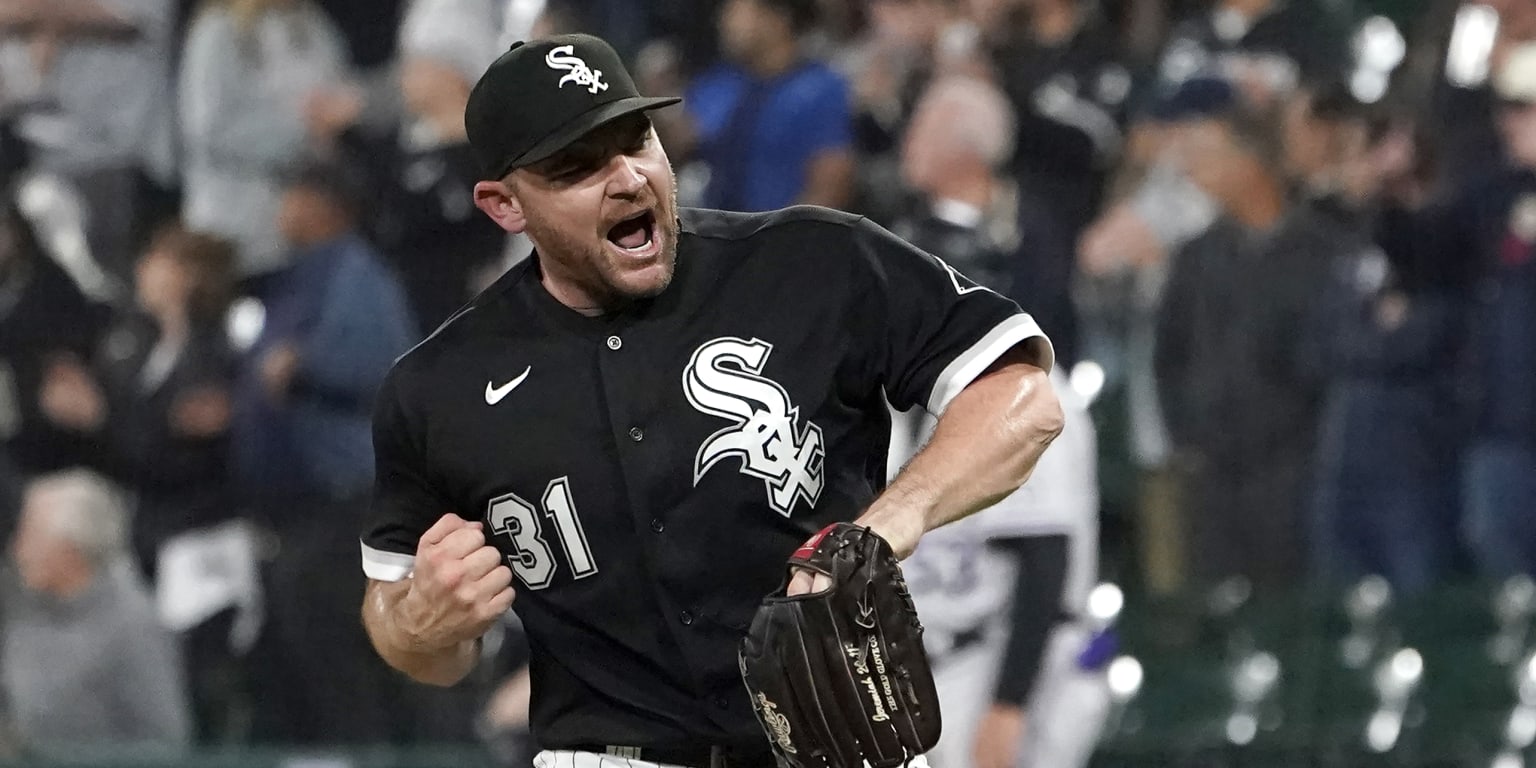 Hendriks pitches 8th inning for White Sox in return from non
