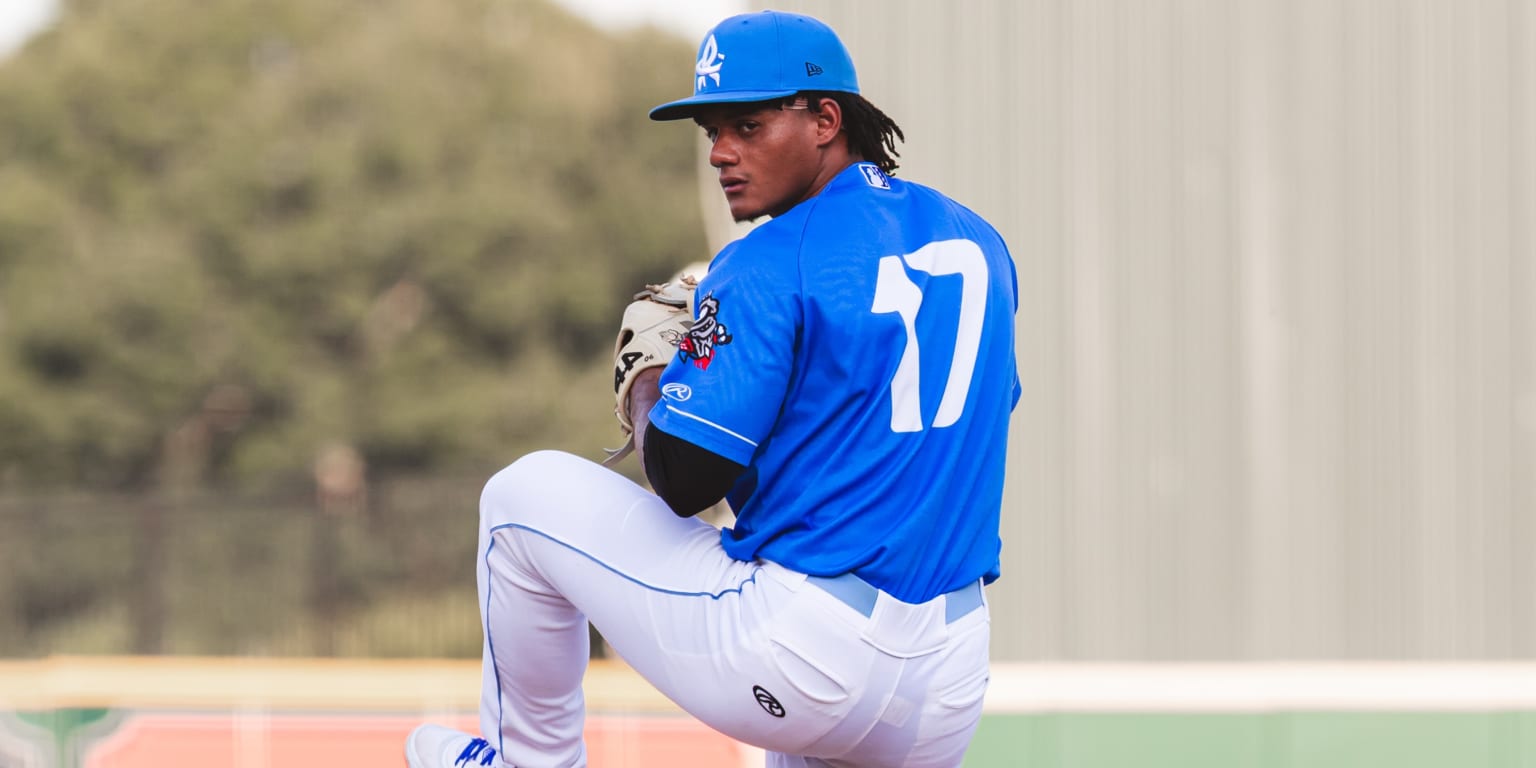 Hurtado dominates on Friday, but Pandas fall 2-1 in 10 innings